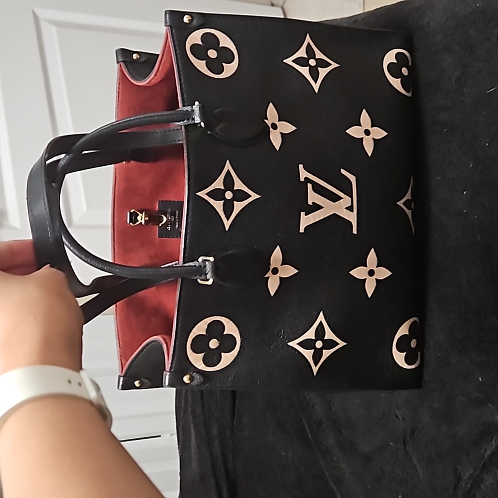 ***SOLD*** Louis Vuitton On the Go MM